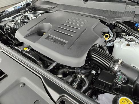 New 2025 Land Rover Discovery Dynamic SE AWD/4WD image 19