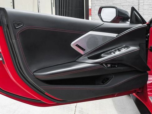 Used 2021 Chevrolet Corvette Stingray Premium Conv w/ Z51 Performance Package RWD image 29
