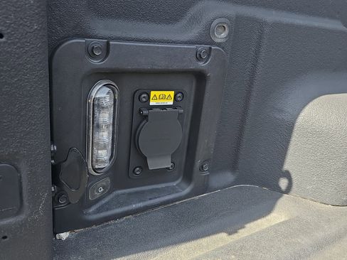 Used 2022 Ford Maverick Lariat w/ Lariat Luxury Package image 12