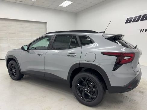 New 2026 Chevrolet Trax LT w/ Midnight Edition FWD image 7
