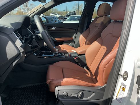 Used 2025 Audi Q5 e Premium image 12