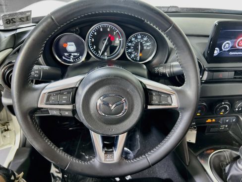 Used 2021 MAZDA MX-5 Miata RF Club RWD image 11