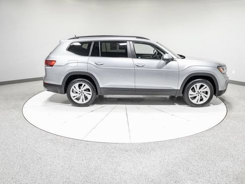 Used 2022 Volkswagen Atlas SE w/ Panoramic Sunroof Package FWD image 32