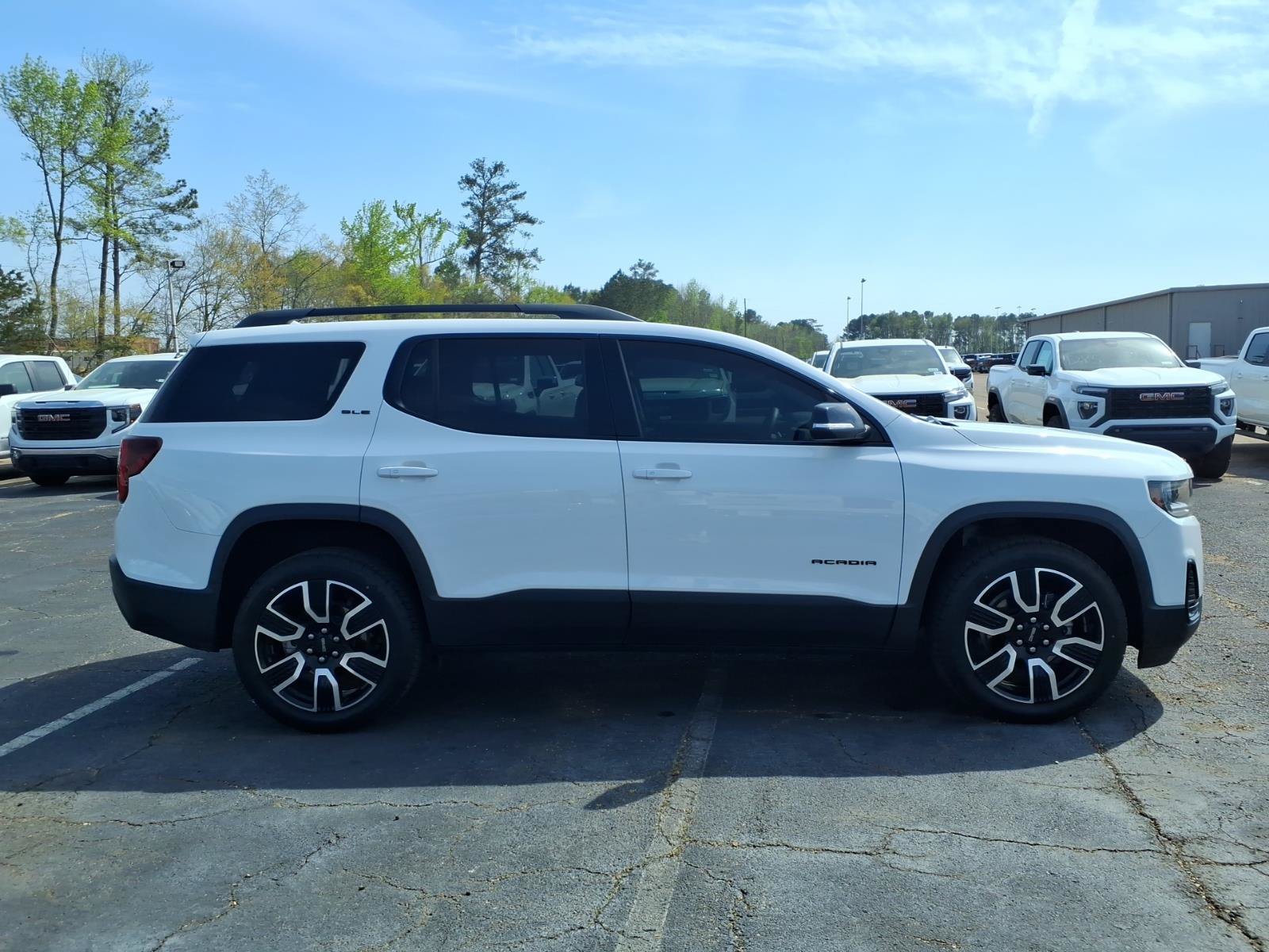 Used 2021 GMC Acadia SLE w/ Elevation Edition FWD image 3