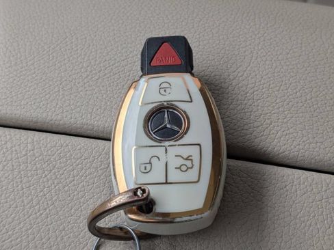 Used 2019 Mercedes-Benz GLC 350e 4MATIC image 40