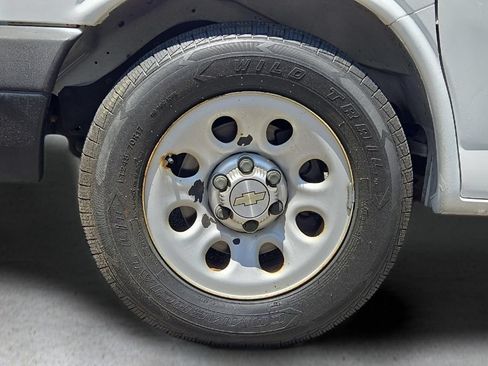 Used 2012 Chevrolet Express 1500 RWD image 8