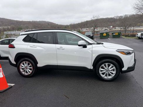 Certified 2024 Toyota Corolla Cross LE w/ Moonroof Package image 4