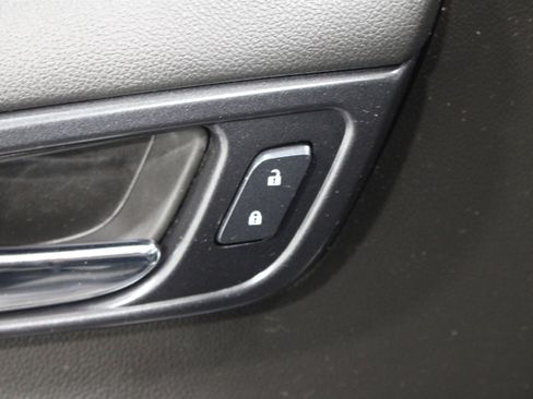 Used 2017 GMC Yukon SLT RWD image 9