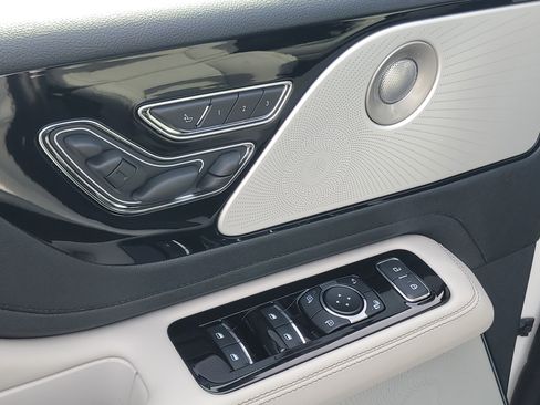 New 2026 Lincoln Aviator Reserve image 9