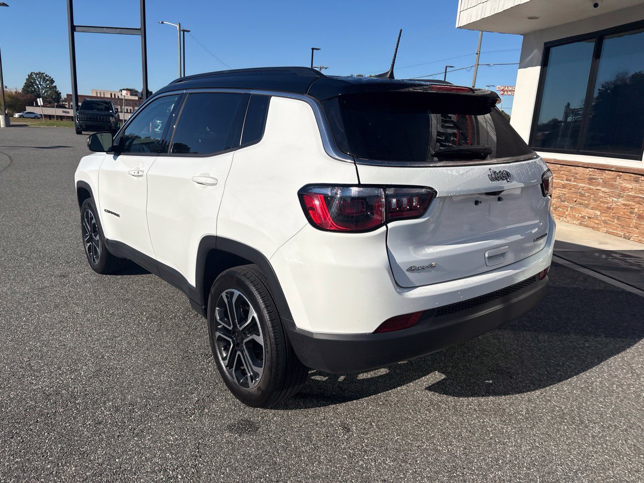 Used 2022 Jeep Compass Limited w/ Sun and Sound Group AWD/4WD image 7