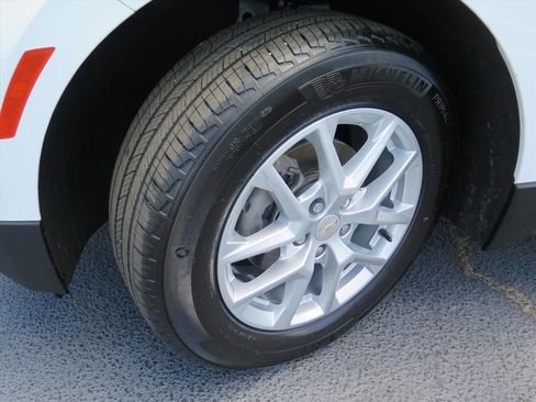 Used 2024 Chevrolet Equinox LT FWD image 18