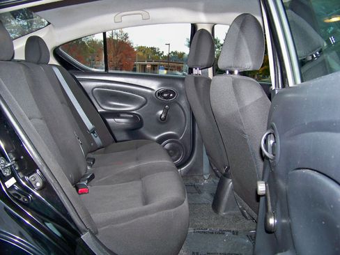 Used 2019 Nissan Versa S image 34