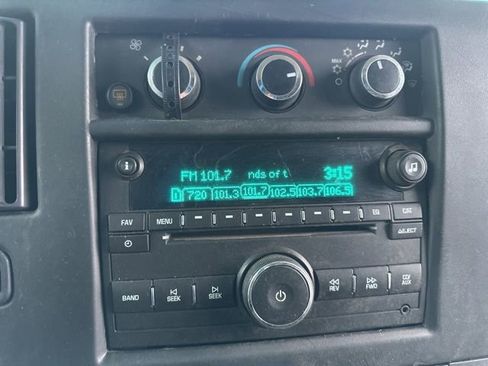 Used 2016 Chevrolet Express 2500 image 27