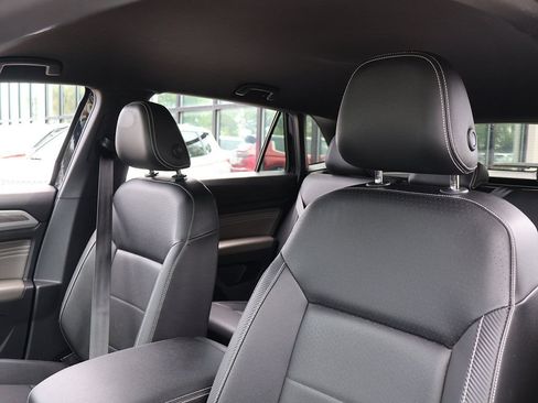 Used 2023 Volkswagen Atlas Cross Sport SE FWD image 28