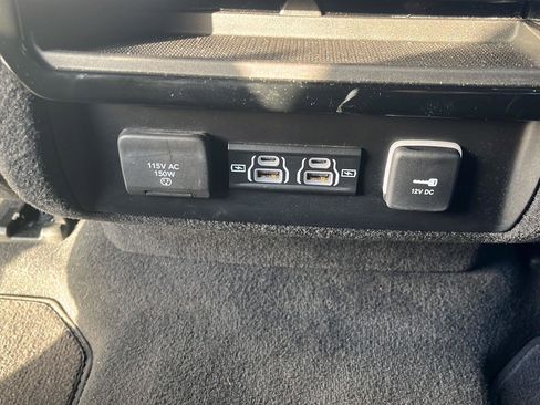 Used 2024 Jeep Wagoneer Series II w/ Flexible Seating Group image 28