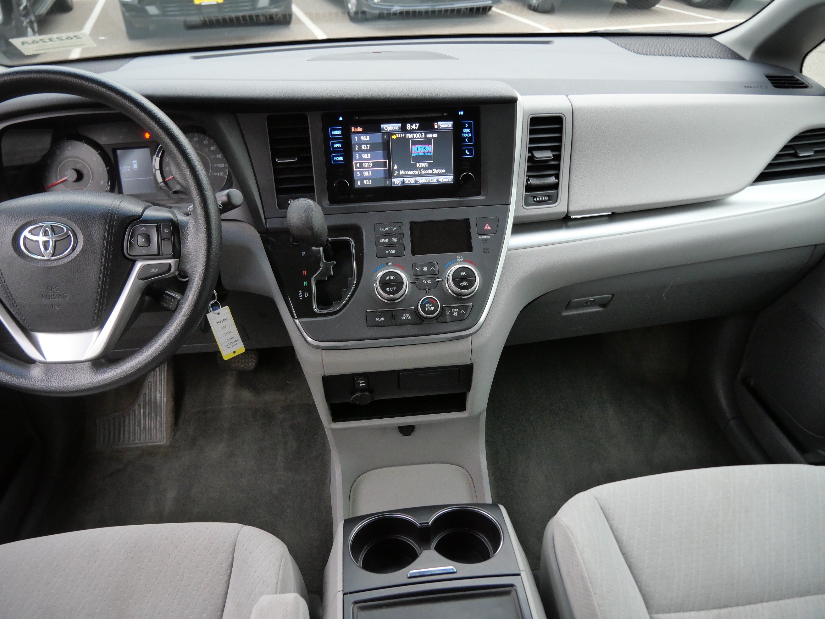 Used 2017 Toyota Sienna LE AWD/4WD image 10