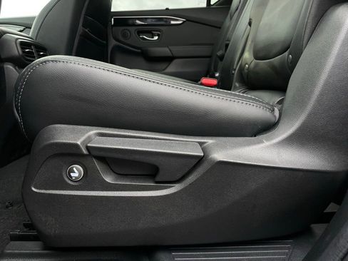 Certified 2025 Honda Pilot Touring image 41