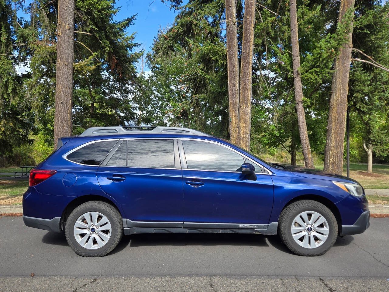 Used 2015 Subaru Outback 2.5i Premium AWD/4WD image 1