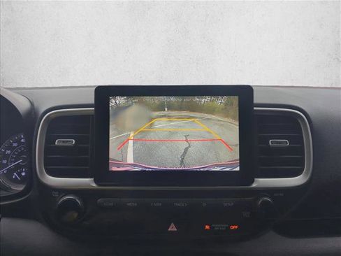 Used 2022 Hyundai Venue SE image 17