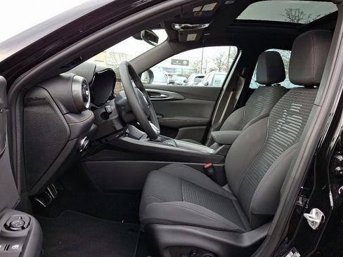 New 2025 Alfa Romeo Tonale image 9