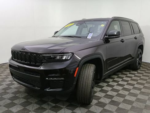 Used 2023 Jeep Grand Cherokee L Limited w/ Black Appearance Package AWD/4WD image 5