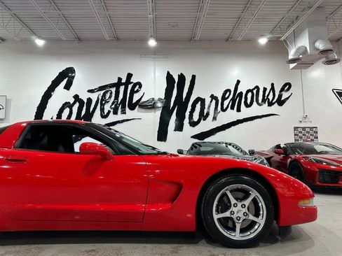Used 2003 Chevrolet Corvette Coupe w/ Preferred Equipment Group RWD image 5
