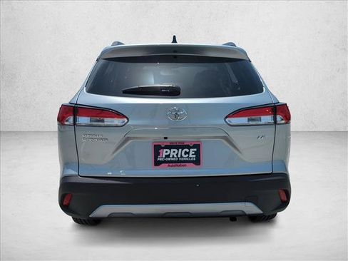 Certified 2025 Toyota Corolla Cross LE FWD image 7