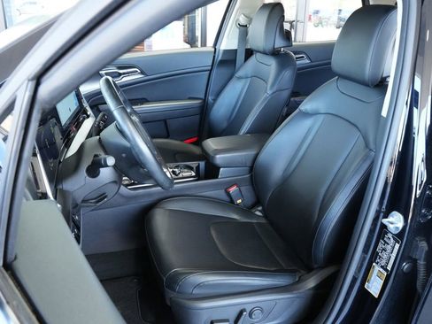 Used 2023 Kia Sportage EX image 16