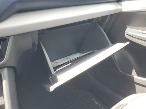 Used 2022 Volkswagen Taos SE image 91