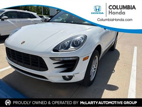 Used 2018 Porsche Macan AWD/4WD image 1