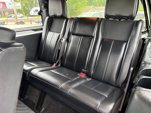 Used 2017 Ford Expedition XLT w/ Equipment Group 202A AWD/4WD image 11