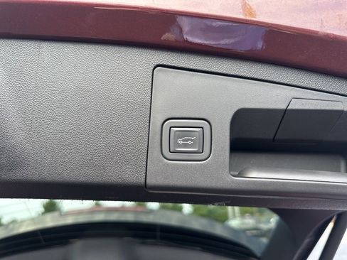 Used 2023 Cadillac XT4 Premium Luxury w/ Cold Weather Package image 15