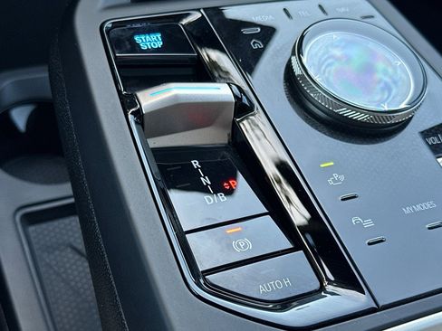 Used 2025 BMW iX xDrive50 image 29