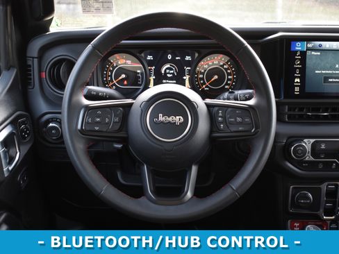 Used 2024 Jeep Wrangler Rubicon image 11