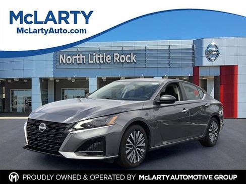 Used 2025 Nissan Altima 2.5 SV FWD image 1