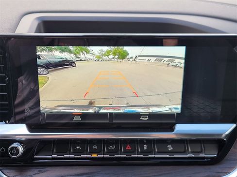 New 2026 GMC Sierra 1500 SLT image 12