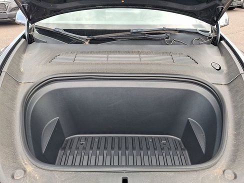 Used 2022 Tesla Model Y Long Range image 27