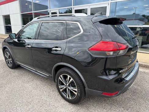 Used 2017 Nissan Rogue SL FWD image 2