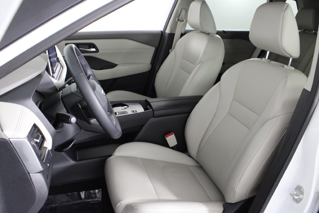 Certified 2025 Nissan Rogue SV w/ SV Premium Package FWD image 21