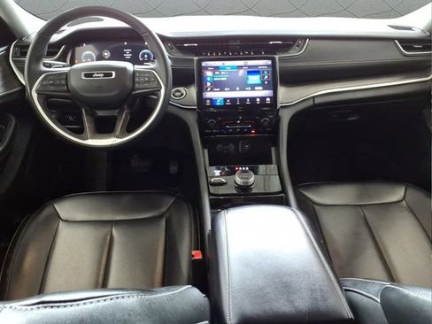 Used 2023 Jeep Grand Cherokee L Limited AWD/4WD image 19