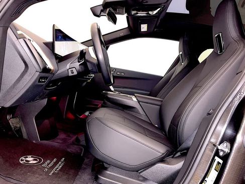 Used 2023 BMW iX M60 w/ Executive Package image 9