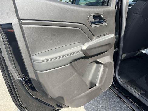 New 2026 GMC Canyon Elevation w/ LPO, Black Badging Package RWD image 24