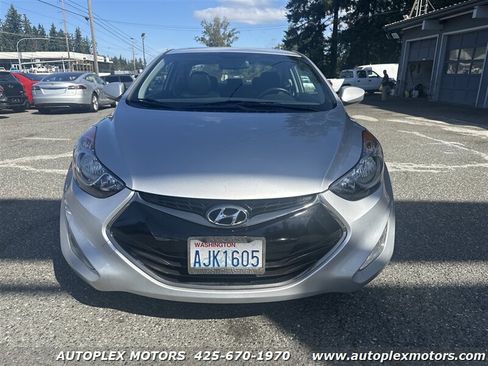 Used 2013 Hyundai Elantra SE image 2