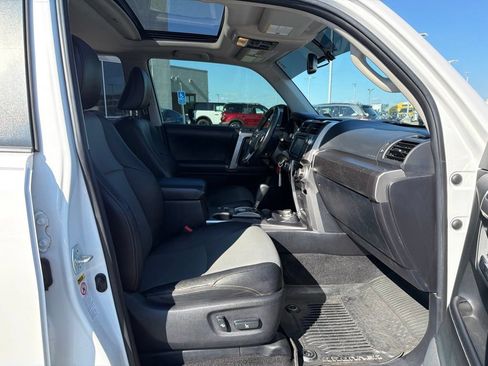 Used 2016 Toyota 4Runner SR5 Premium AWD/4WD image 21