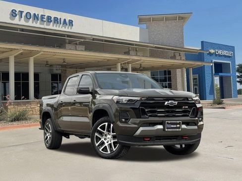 Used 2023 Chevrolet Colorado Z71 w/ Z71 Convenience Package 2 AWD/4WD image 2