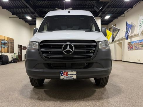 Used 2020 Mercedes-Benz Sprinter 2500 image 12