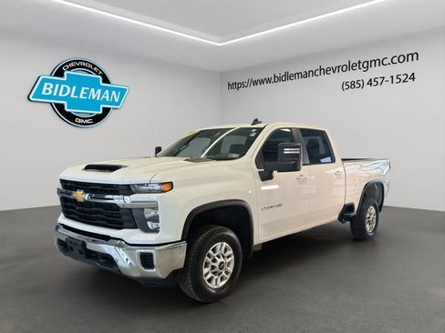 Used 2024 Chevrolet Silverado 2500 LT AWD/4WD image 3