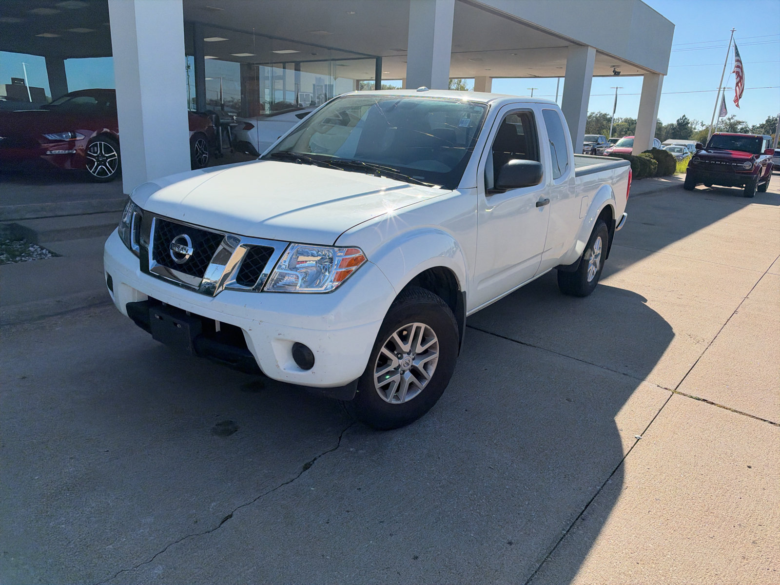 Used 2018 Nissan Frontier SV AWD/4WD image 2