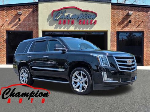Used 2017 Cadillac Escalade Premium Luxury RWD image 1