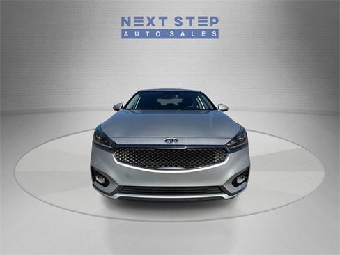 Used 2017 Kia Cadenza Premium image 2